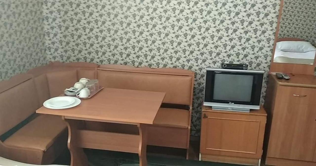 Sharhorod Hotel Gostynnyi Dvir מראה חיצוני תמונה