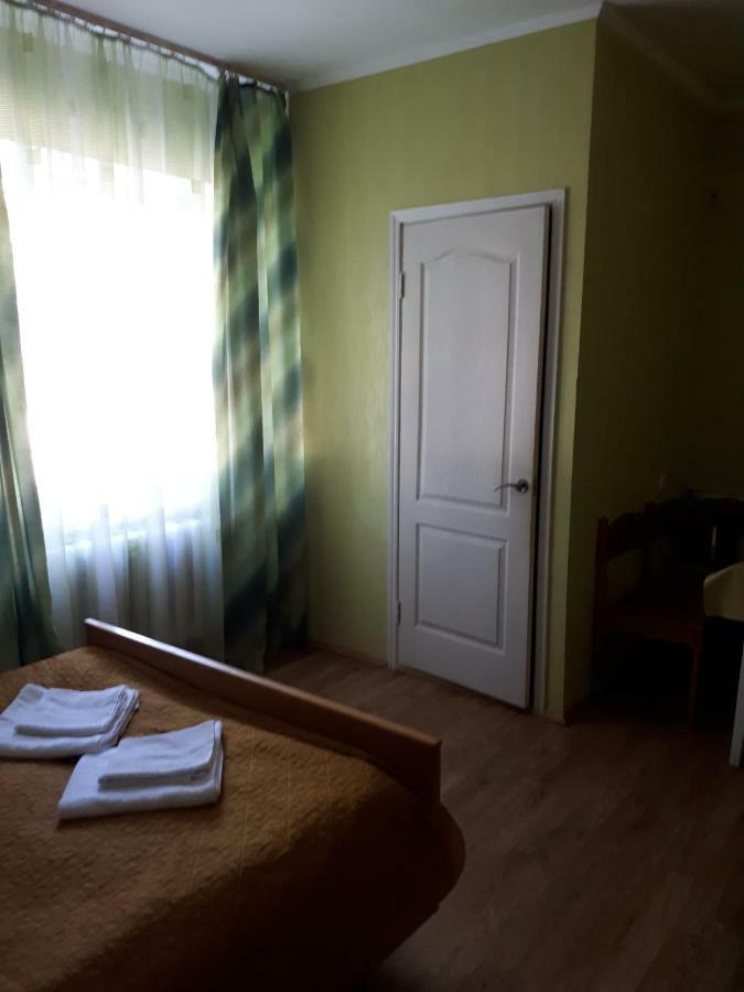 Sharhorod Hotel Gostynnyi Dvir מראה חיצוני תמונה