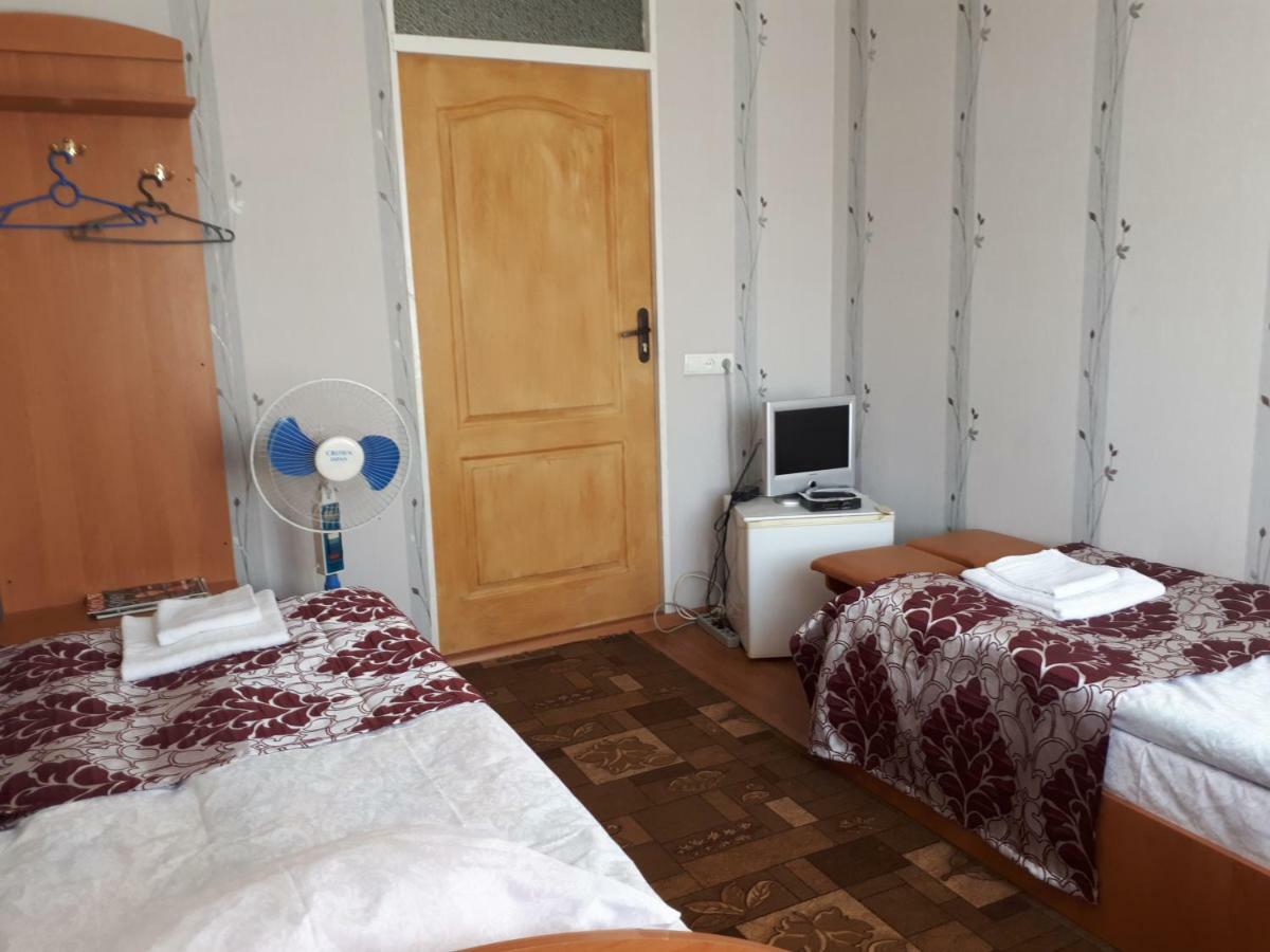 Sharhorod Hotel Gostynnyi Dvir מראה חיצוני תמונה