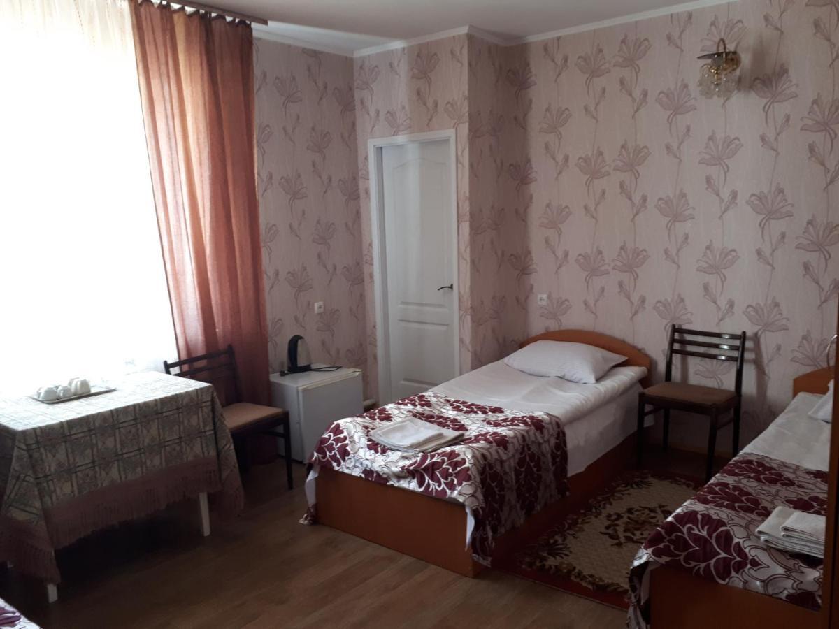 Sharhorod Hotel Gostynnyi Dvir מראה חיצוני תמונה