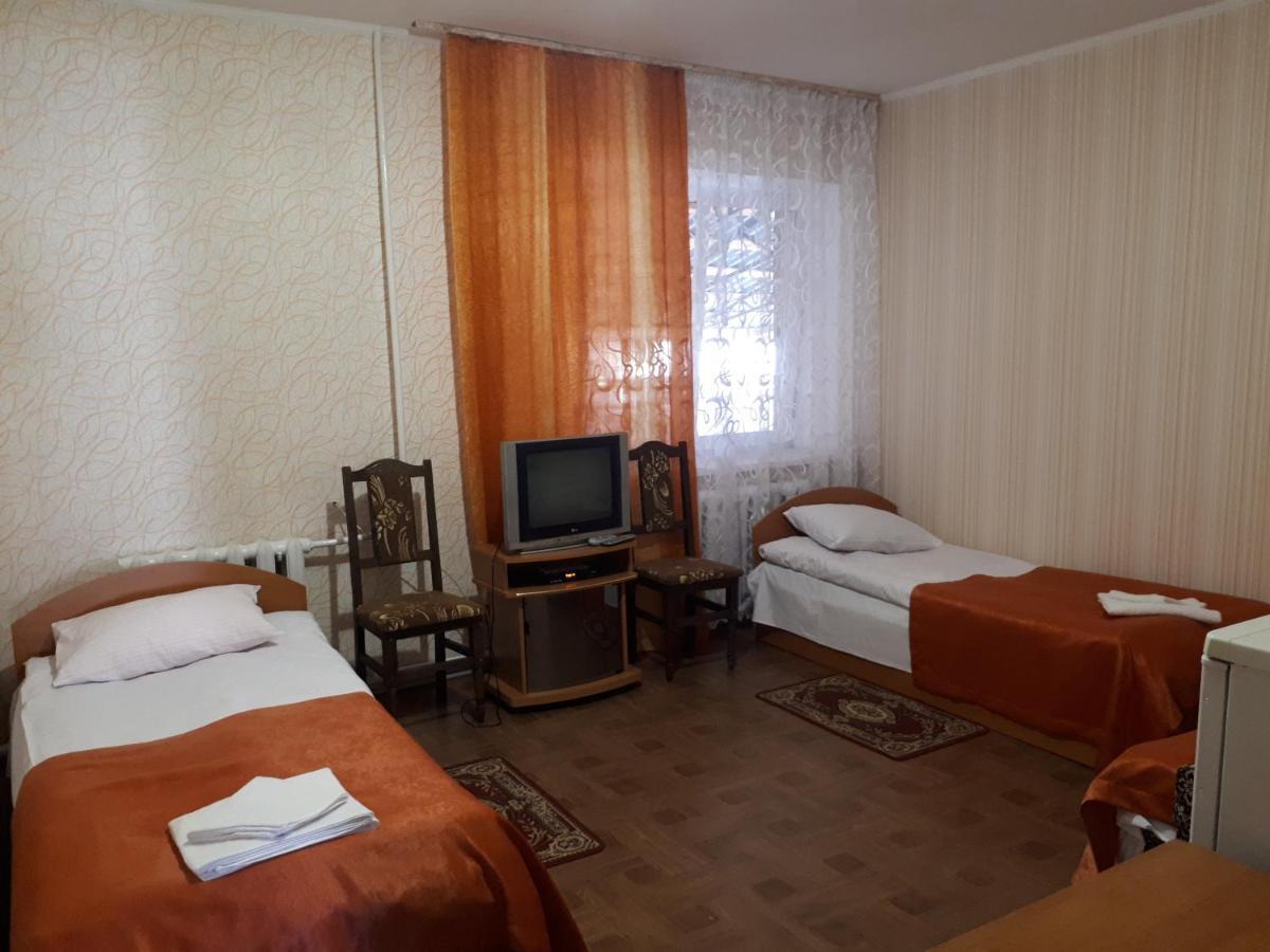 Sharhorod Hotel Gostynnyi Dvir מראה חיצוני תמונה