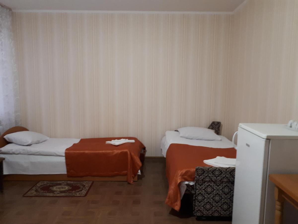 Sharhorod Hotel Gostynnyi Dvir מראה חיצוני תמונה