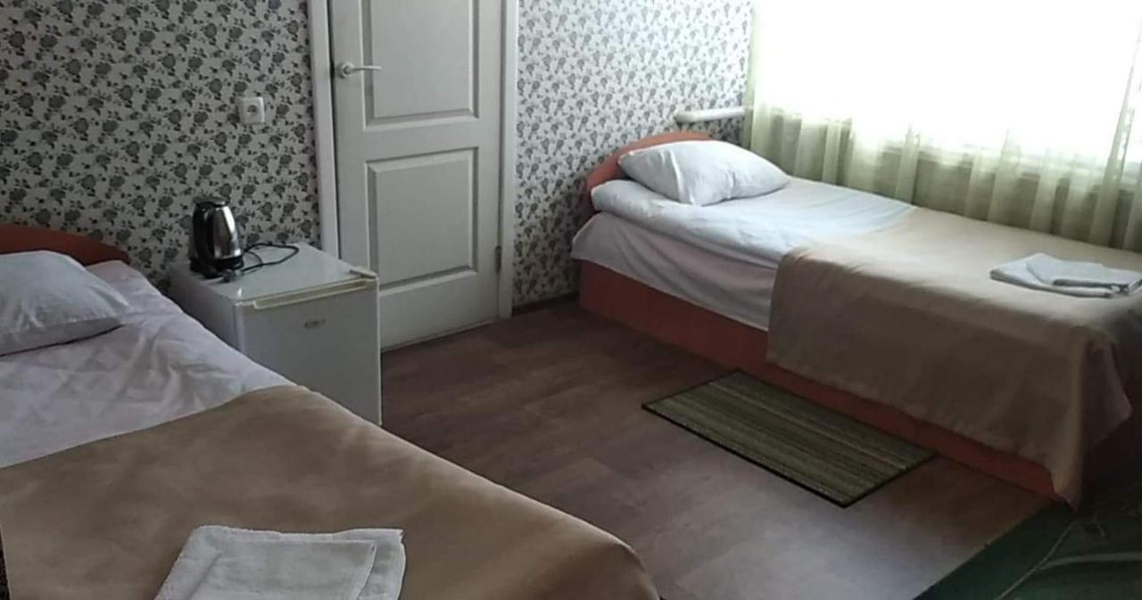 Sharhorod Hotel Gostynnyi Dvir מראה חיצוני תמונה
